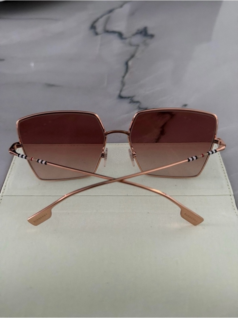 Burberry sunglasses - Picture 3 of 4